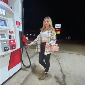 Meet your Posher, Kendra